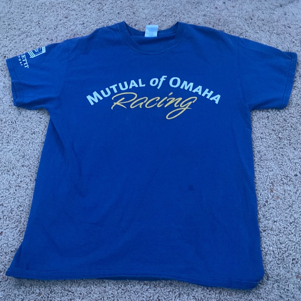 Gildan size M t shirt